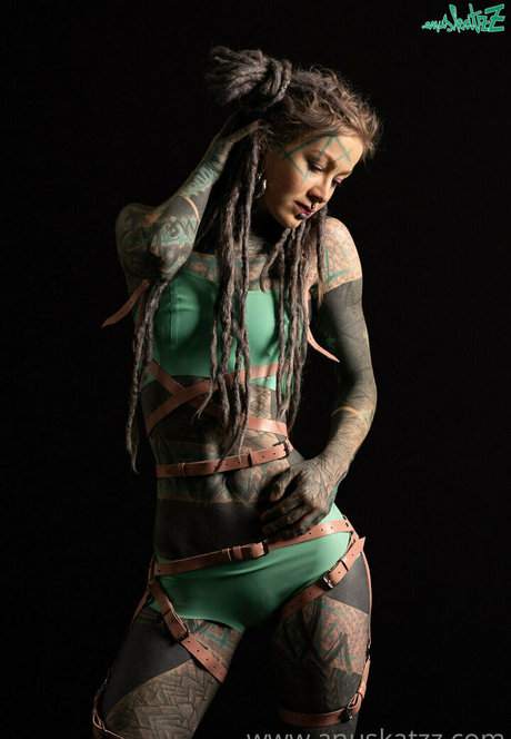 Anuskatzz hot model galleries