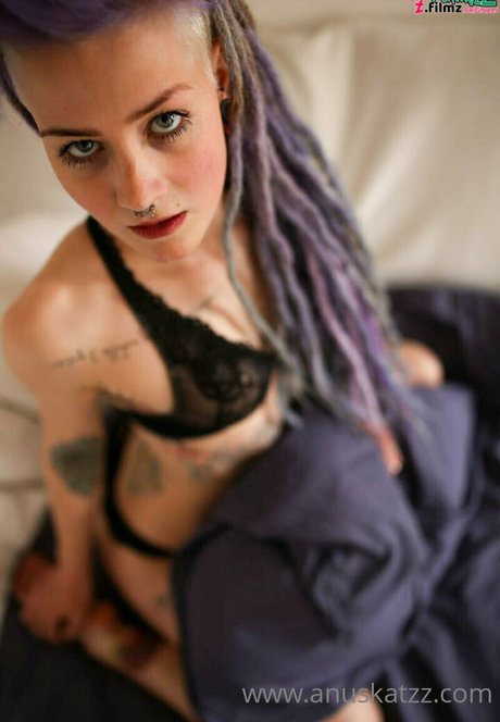 Anuskatzz free actress gallery