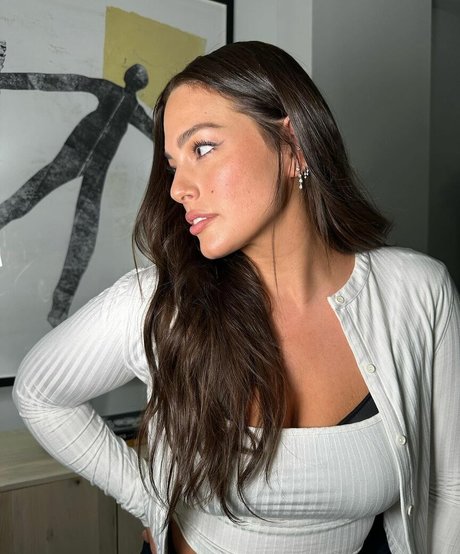 Ashley Graham exclusive model image