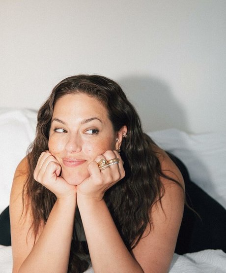 Ashley Graham hd star gallery