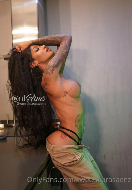 sweetlaurasaenz model archive