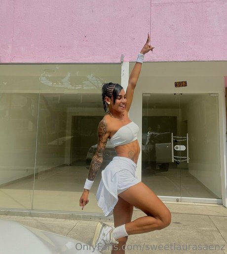 sweetlaurasaenz beautiful model images