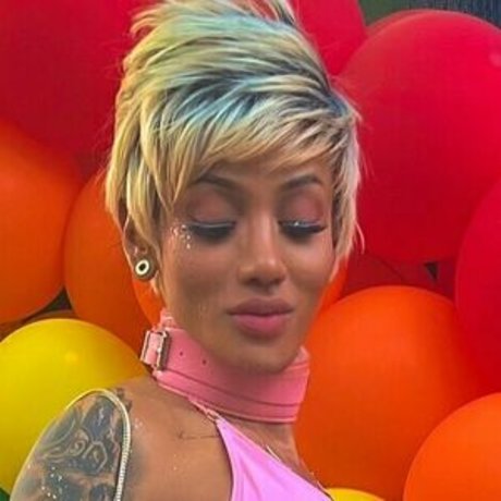 sweetlaurasaenz star high quality pics