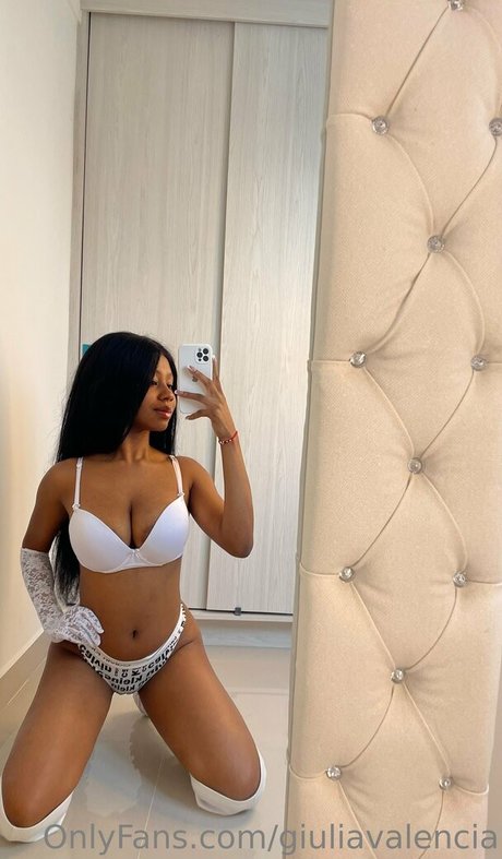 Giuliavalencia hot model image