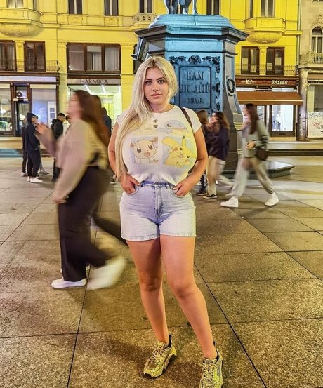 Nina Phoenix model sex image