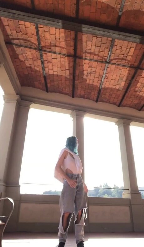 leliloo erotic actress img