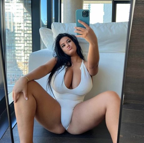 leliloo model hot photos