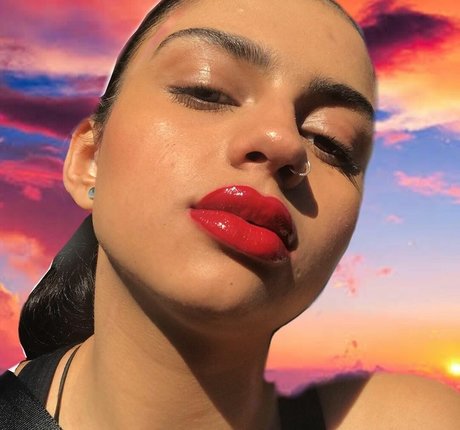 Mays Benatti top star image