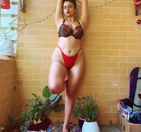 Mays Benatti star sexy images