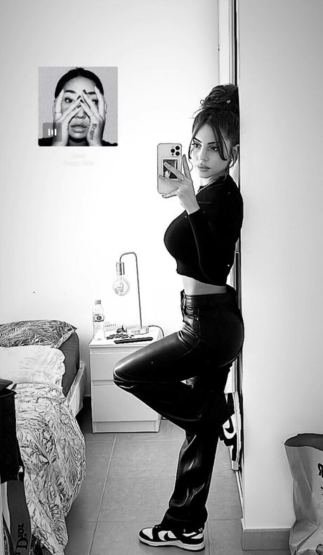 Bella mnz star hd pic