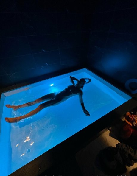 whiterabbitsx nice star photo