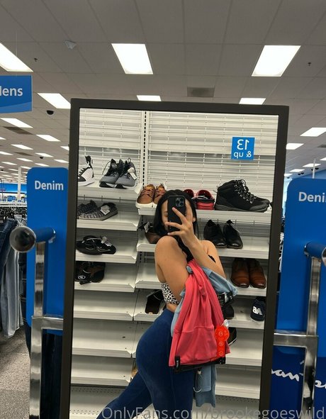 brookegoeswild xxx model galleries