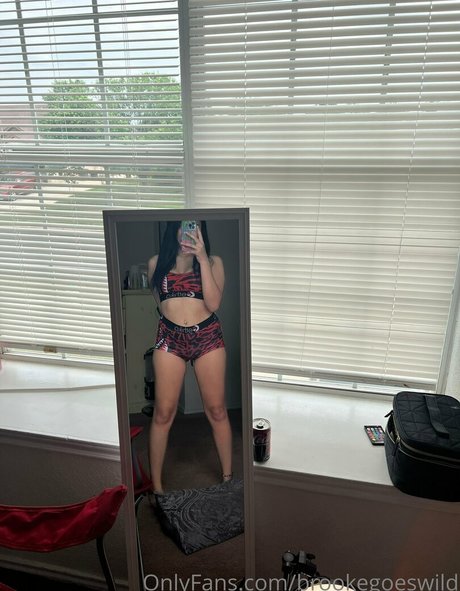 brookegoeswild nude model picture