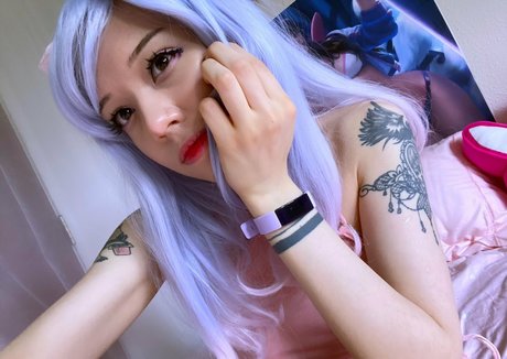 evierain adult model photo