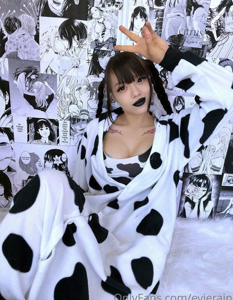 evierain erotic model photos