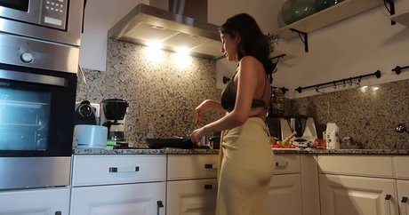 Ischtar Isik hd actress pictures