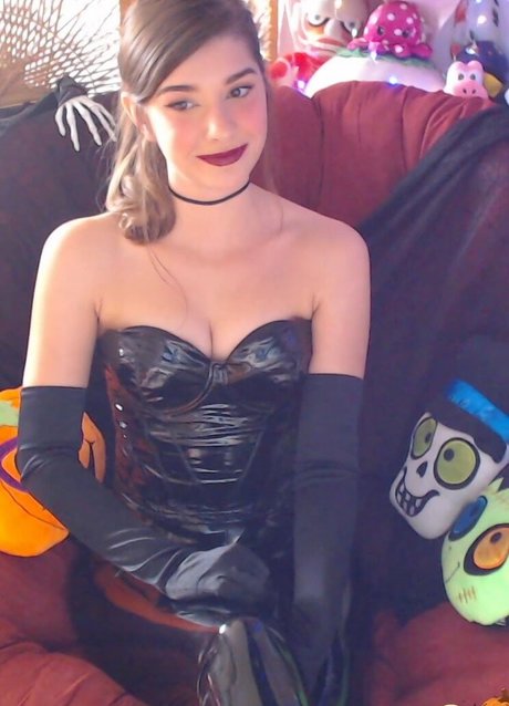 InvaderVie xxx model pic