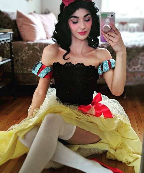 InvaderVie xxx star pics