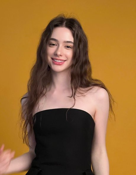 Dasha Taran naked actress image