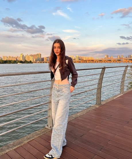 Dasha Taran pretty star photos