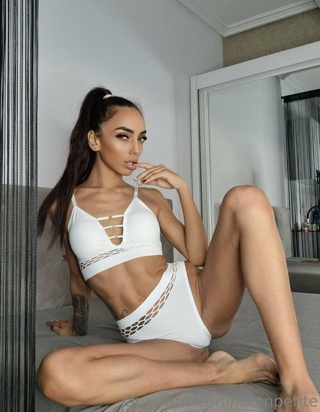 lorenpetite naked model photo