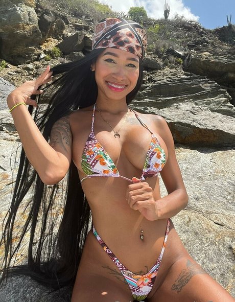 tuflaca adult model pic