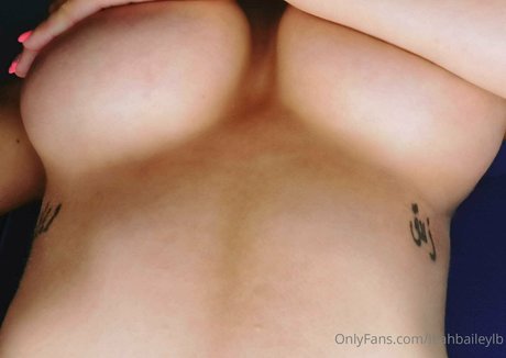 Leah BaileyLB nice model image