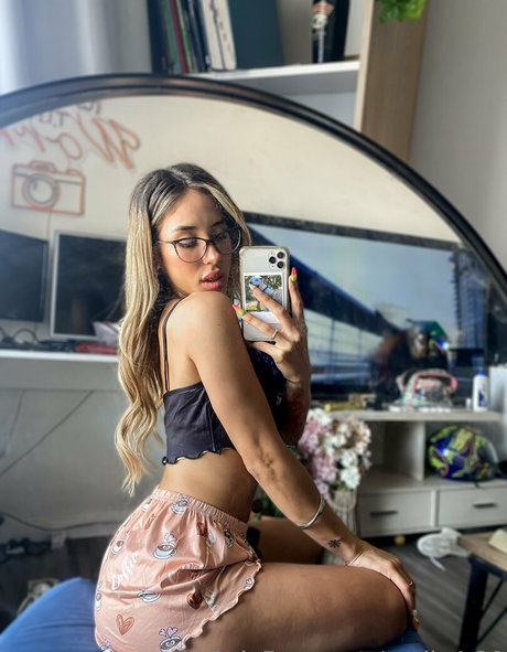 molly4 20 star nudes img