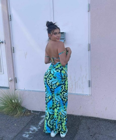 Kalani Hilliker model adult picture