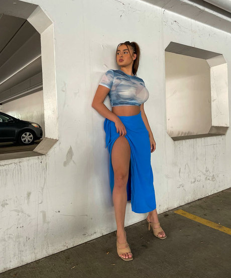 Kalani Hilliker sex actress img