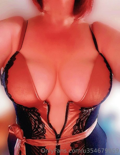 curvyredhead2023 xxx star pic