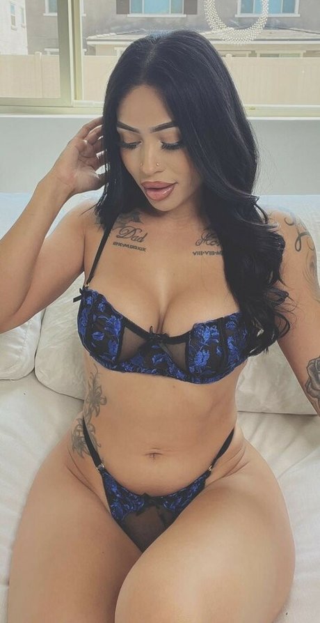 therealissalicious exclusive model photos