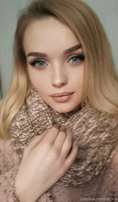 mysterious kris hot actress pictures