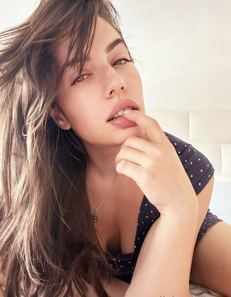 Alicia Williams model pictures