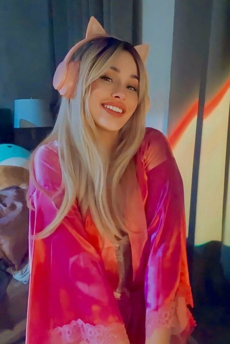 kittytheasmrqueen adult model image