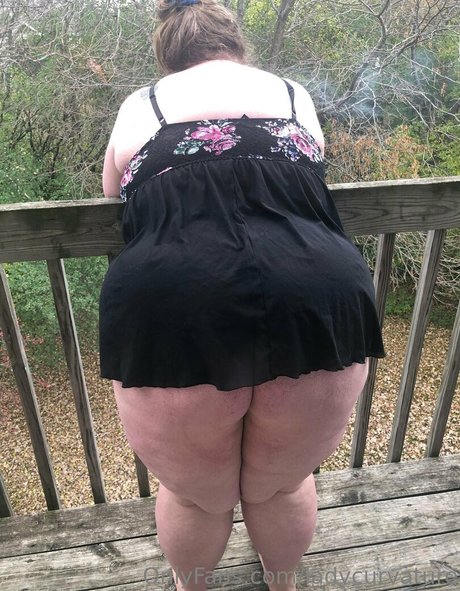 ladykeepsherlegsopen naked actress pictures