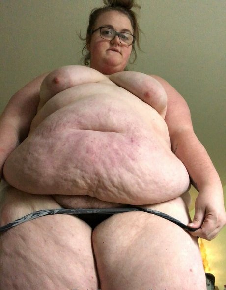 ladykeepsherlegsopen nude model picture