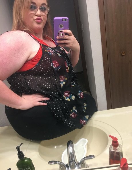 ladykeepsherlegsopen model erotic image