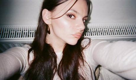 Dafne Keen adult star image