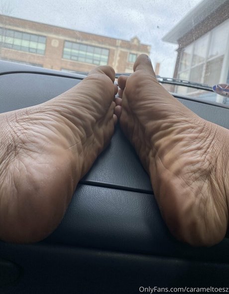 Carameltoesz sexy actress img