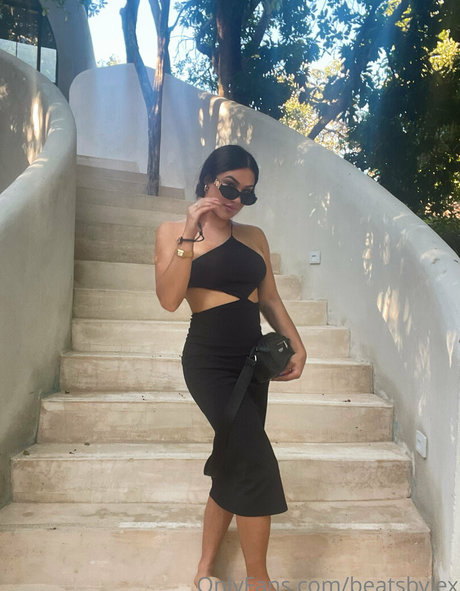 beatsbylex pornographic model photos