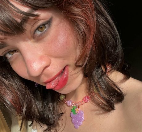 Kelly Leticia model adult photo