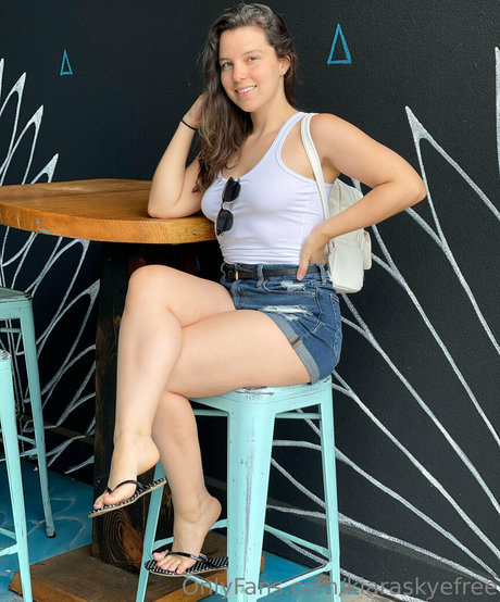 kiaraskyefree beautiful actress photo