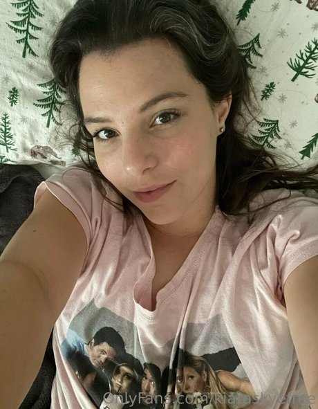 kiaraskyefree star top pic