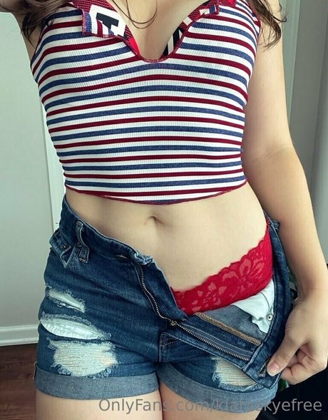 kiaraskyefree model erotic archive