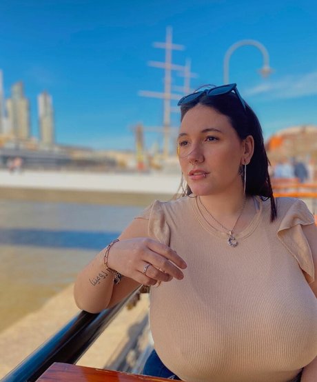 Coti Demozzi beautiful model img