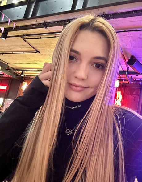 karisha x beautiful pornstar picture