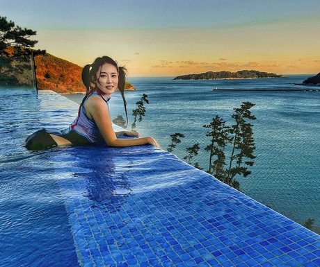 Yuggie TV star erotic galleries