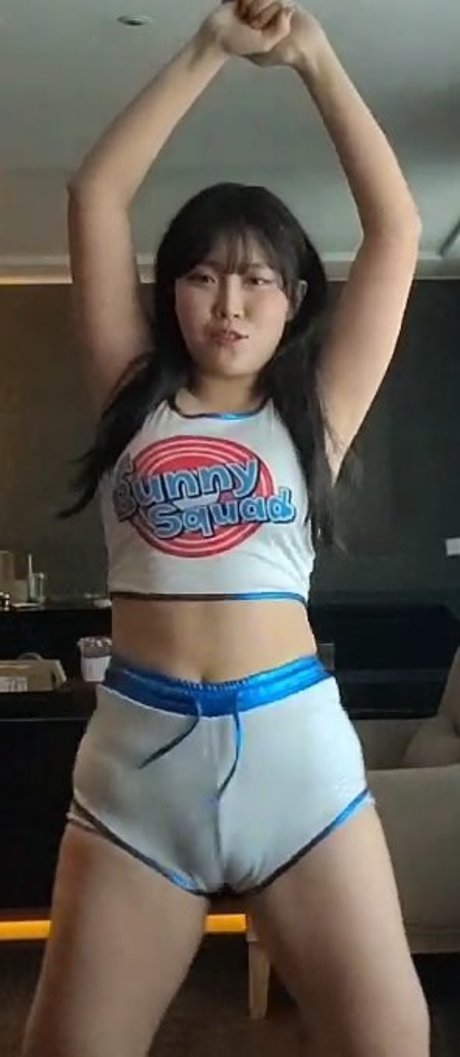 Yuggie TV top model galleries