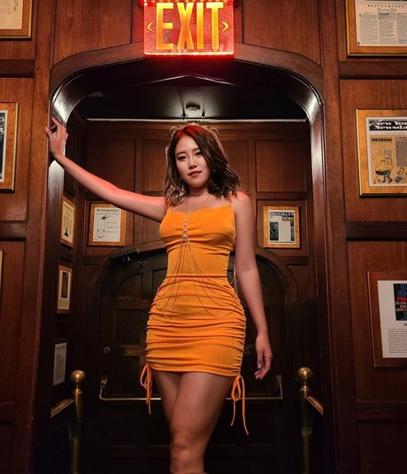 Yuggie TV naked star gallery